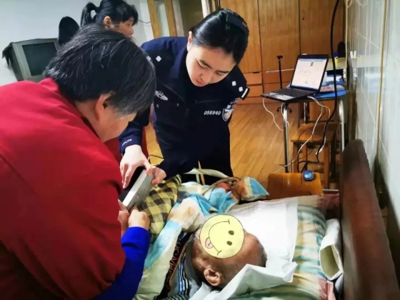 閫傝€佸寲鏈嶅姟鏆栧績鏇村畨蹇冣€斺€斾紶缁熸湇鍔′笌鏅鸿兘鍖栧垱鏂板苟琛�
