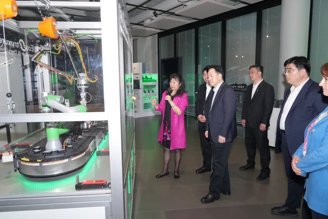 闄堥噾铏庣巼鍥㈣荡娉曞浗寮€灞曠粡璐告唇璋� 鎺ㄥ姩鍔″疄鍚堜綔鍚戔€滄柊鈥濊€岃