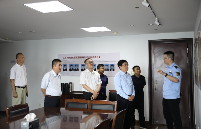 中宣部版权管理局领导调研常